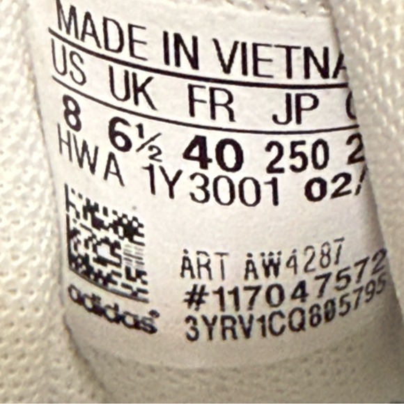 NWOB Adidas Women's White and Black Athletic Shoes grand court sneakers - Picture 7 of 7